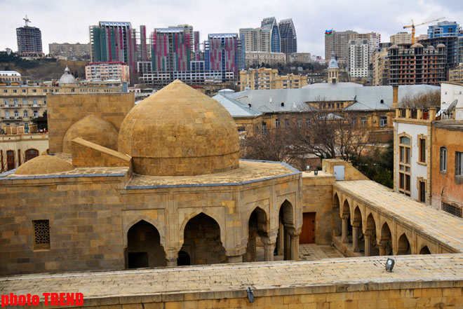 В древнем Баку отреставрирована школа-мечеть